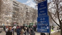 'Ustajem umorna, ali sa osmehom na licu': Studenti i građani drugog dana blokade novosadskog mosta