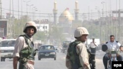 شهر کربلا ميزبان بيش از يک ميليون زائر شیعه است که به مناسبت سالگرد تولد امام دوازدهم شيعيان در این شهر جمع شده اند.