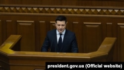 Президент підписав документ під час виступу у Верховній Раді 1 лютого