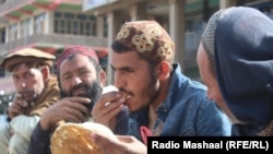 پس از تسلط دوباره طالبان به قدرت٬ تعداد فقرا و خانواده های نادار در افغانستان افزایش یافته است