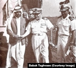 دریابد رسایی فرمانده نیروی دریایی شاهنشاهی و شیخ شارجه در جزیره ابوموسی در روز نهم آذر ۱۳۵۰.