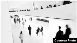 Фотографија од втората самостојна изложба на Кирил Штрков што се одржува во Галерија Рудиќ