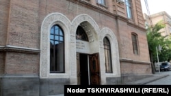 В грузинском МИДе уточнили, что эта готовность ни в коей мере не снимает с повестки дня те принципиальные вопросы, которые на каждой встрече поднимает Грузия