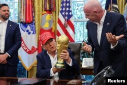 Дональд Трамп принимает Джанни Инфантино