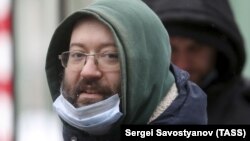 Журналист Илья Азар.