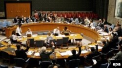 شورای امنيت سازمان ملل به اتفاق آرا به دنبال خودداری ايران از تعليق برنامه غنی سازی خود اين قطعنامه را تصويب کرد