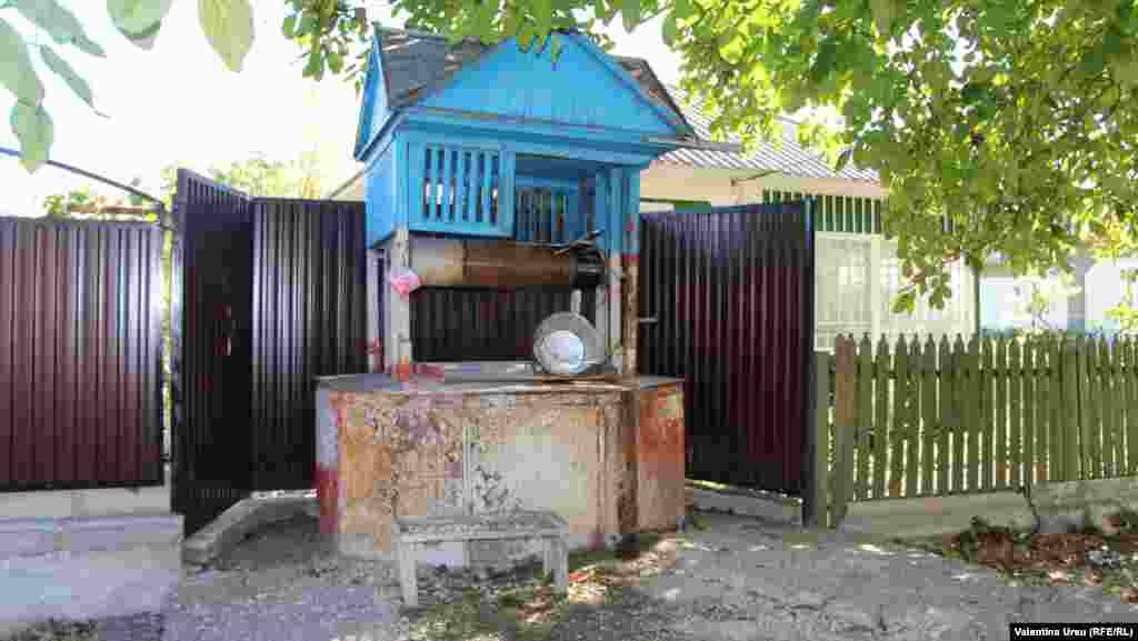 Moldova - people in Cupcini town