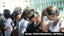 Эътирози журналистони гурҷӣ дар рӯбарӯи вазорати умури дохилии Гурҷистон