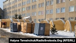 Цей тимчасовий шпиталь із окремих наметів має підсилити роботу стаціонарної лікарні, Богородчани, Прикарпаття, 20 лютого 2021 року