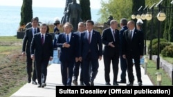 Лидеры стран ССТГ на саммите в Чолпон-Ате.