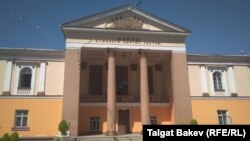 Барпы Алыкулов атындагы театрдын имараты