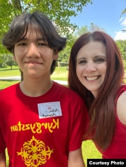 Айдан-Азамат с матерью - Габриэль.