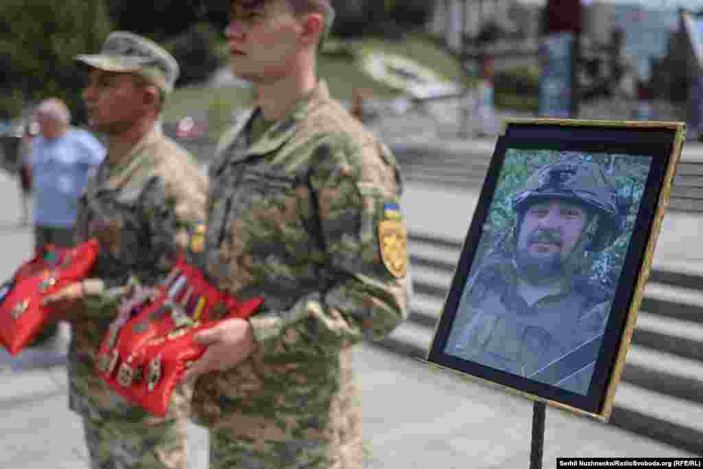 Роман Орищенко народився у Тальному на Черкащині. Закінчив історично-юридичний факультет Черкаського національного університету. Там, у 2019 році, захистив дисертацію та здобув наковий ступінь кандидата історичних наук. 