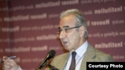 شهرام چوبین معتقد است: حضور امریکا در مذاکرات ژنو بیشتر جنبه نمادین دارد.