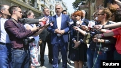 Liviu Dragnea (centru)