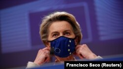 Президентка Європейської комісії Урсула фон дер Ляєн згадала кілька елементів, які міститиме «цифровий зелений пропуск»: звичайно ж, доказ того, що особа була вакцинована