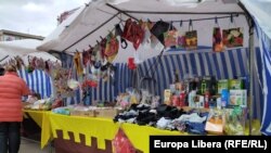 Tarabă la un târg cu ocazia Mărțișorului la Tiraspol, regiunea transnistreană