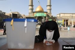 Iranienii aleg un nou președinte, după ce Ebrahim Raisi a murit într-un accident de elicopter pe 19 mai, în timp ce se întorcea dintr-o vizită de stat în Azerbaidjan.