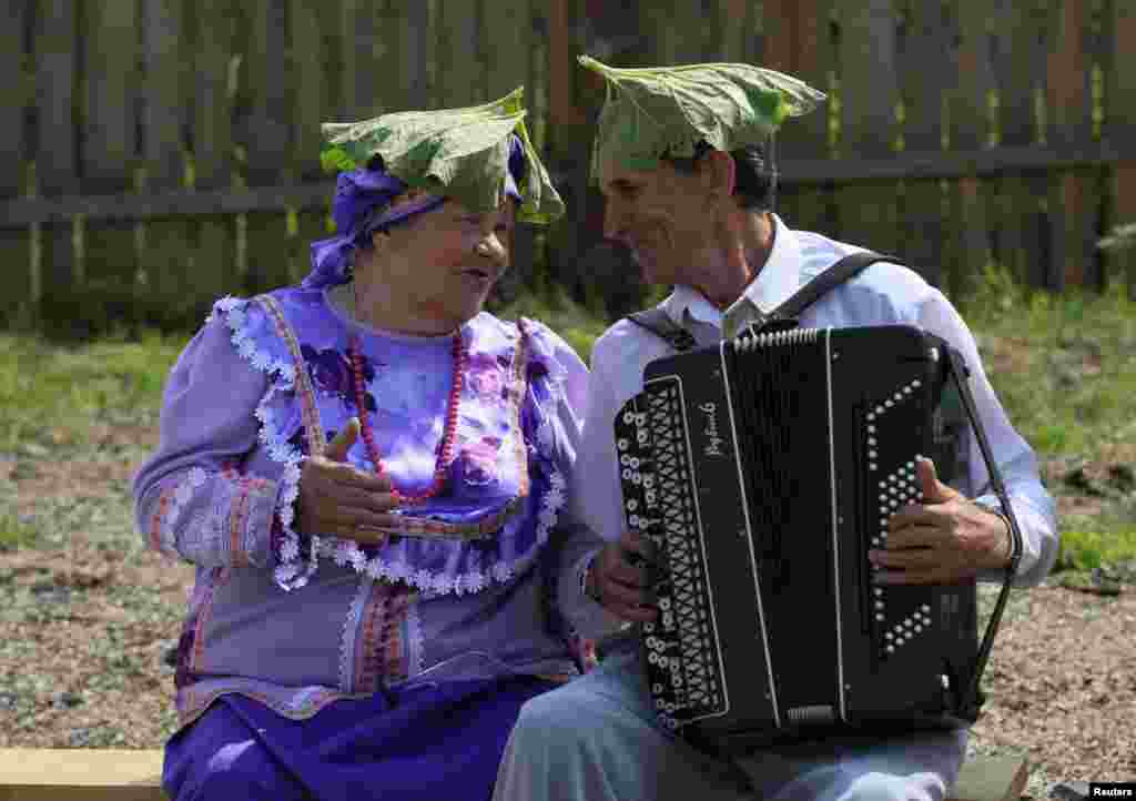 Росія &ndash; музиканти під час виступу на місці, де на річці Єнисеї у 17-му столітті була козацька фортеця, село Усть-Кем у Красноярскому краї, 17 червня 2013 року