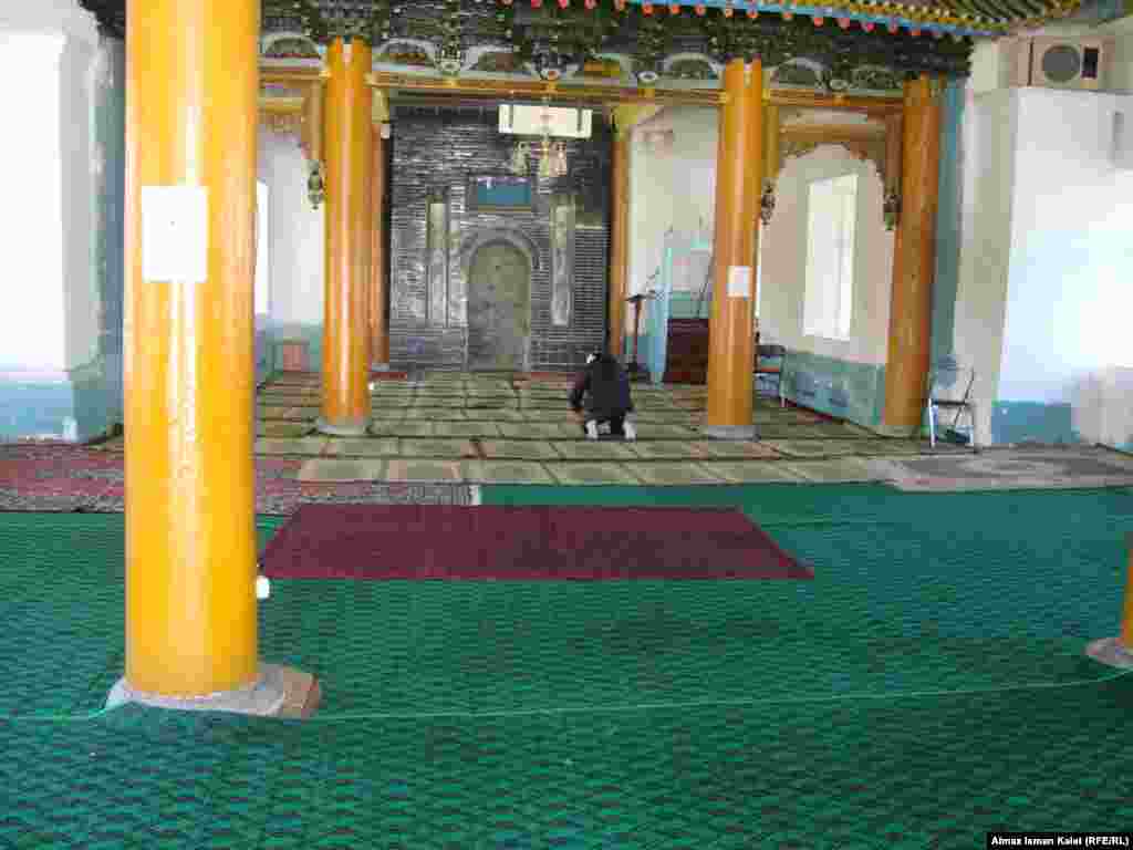 Окраска здания, материал и цвет кровли в дунганской архитектуре строго регламентировались