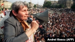 Doina Cornea în Piața Universității la București, 23 mai 1990