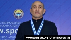 Ардагерлер арасында эркин күрөш боюнча дүйнөнүн эки жолку чемпиону Чынарбек Изабеков. 