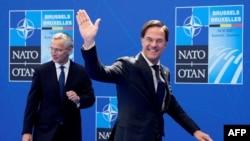 Generalni sekretar NATO-a Jens Stoltenberg (lijevo) i holandski premijer Mark Rutte na samitu NATO-a u Briselu, 14. juna 2021.