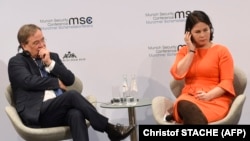 A keresztény pártok, illetve a Zöldek mostani kancellárjelöltje egy panelbeszélgetésen az 56. müncheni biztonsági konferencián még 2020. február 16-án