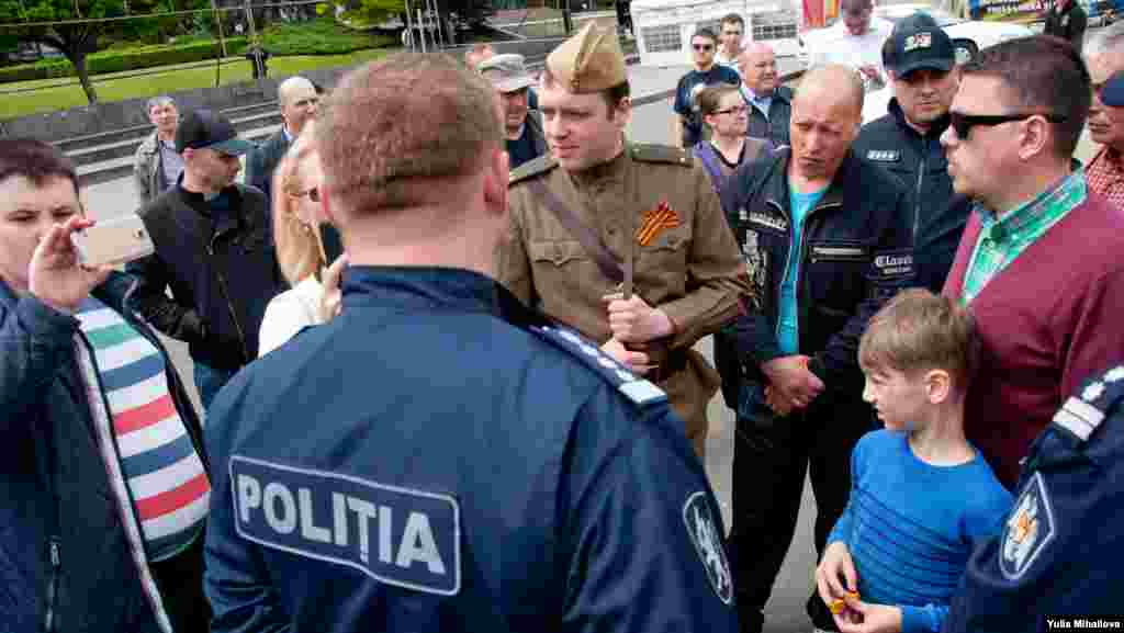 Moldova-US Army, Exhibition, soldiers, central square of Chisinau, George's Ribbon