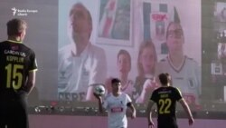 10.000 de suporteri la un meci de fotbal - de la distanță