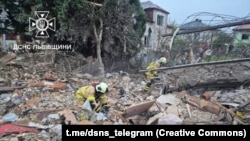 Через російський удар зруйновано житловий будинок у селі Лапаївка, 5 жовтня 2025 року 