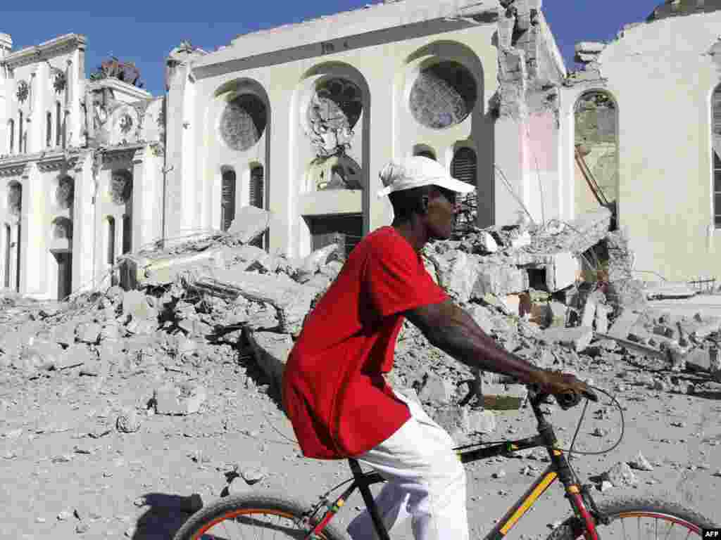 Разурната црква во Порт о Пренс 