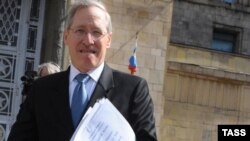 Russia -- Michael Kirby, US Deputy Assistant Secretary of State for consular affairs, leaves the Russian-American consultations on the adoption of Russian children by American citizens, Moscow, 29Apr2010