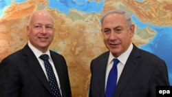 جیسون گرینبلات (چپ) در یکی از دیدارهایش با بنیامین نتانیاهو، نخست‌وزیر اسرائیل.