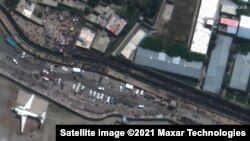 США і багато інших країн почали евакуацію своїх громадян з Афганістану після того, як в середині серпня контроль над країною встановив рух «Талібан»