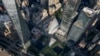 Pogled na memorijal 9/11 na mjestu gdje su se nalazile kule bliznakinje Svjetskog trgovinskog centra srušene u terorističkim napadima 11. septembra 2001.