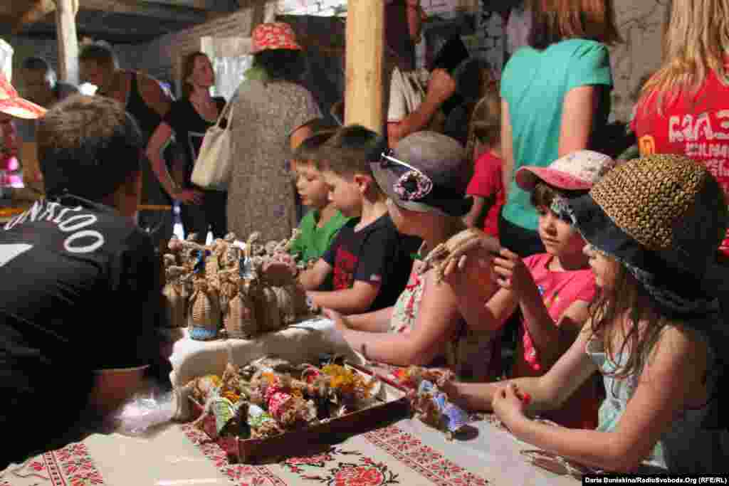 В етнографічному музеї можна випробувати кожне знаряддя праці