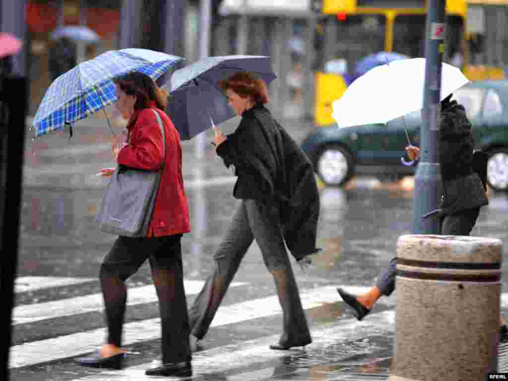 Грозовой дождь (дождь с грозой) или дождь с градом.&nbsp;