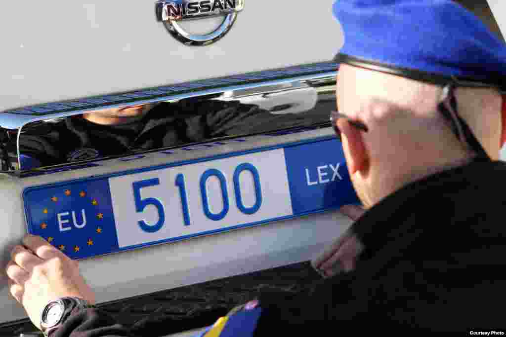 Misioni EULEX nis shtrirjen, 9 dhjetor 2008... - EULEX licence plate.