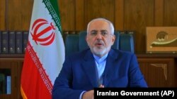 تصویری از ویدیویی که محمدجواد ظریف وزیر خارجه ایران در یوتیوب منتشر کرده است