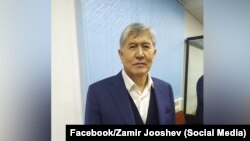 Алмазбек Атамбаев 29-ноябрдагы соттук отурумга катышкан учуру. 