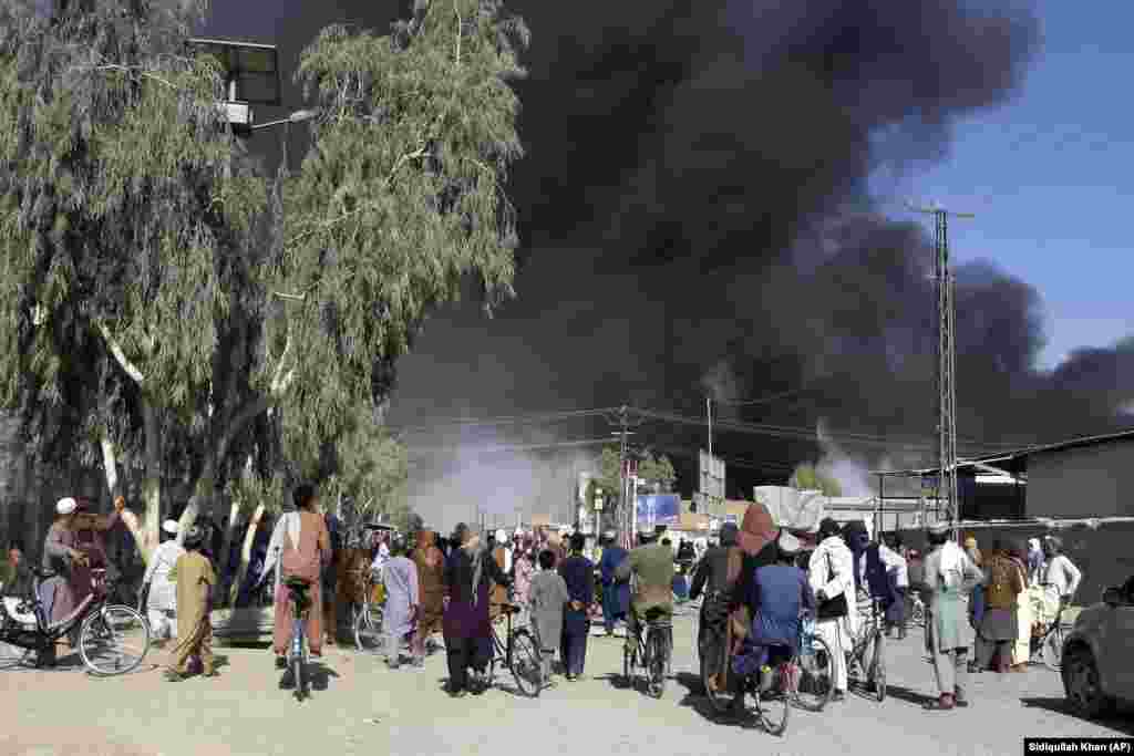 12 august: Lupte între talibani și armata afgană în Kandahar.