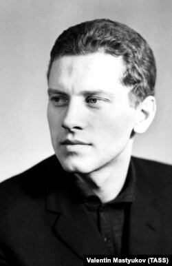 Виктор Владимирович Понедельник.