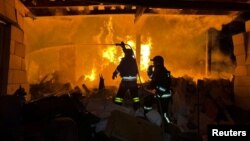 Ілюстраційне фото. Рятувальники ліквідовують наслідки російського удару по Сумщині, 28 березня 2025 року