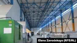 Представители рабочей группы приехали в Гудаутский район, в село Лыхны, чтобы осмотреть имущественный комплекс завода