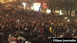 تصویری از تجمع اعتراضی شامگاه شنبه در زنجان