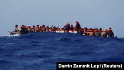 Migrantët në një varkë. Fotografi ilustruese. 