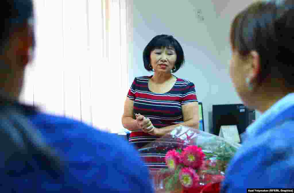 &quot;Азаттыктын&quot; Бишкек бюросунун жетекчисинин орун басары Бурулкан Сарыгулова бүтүрүүчүлөргө ак жол каалады.&nbsp;