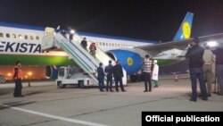 Самолет из Ирака с детьми на борту, приземлившийся в Ташкенте. 11 октября 2019 года.