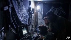 Ілюстраційне фото. Українські військові 3-ї штурмової бригади керують FPV-дроном на Харківщині, серпень 2024 року